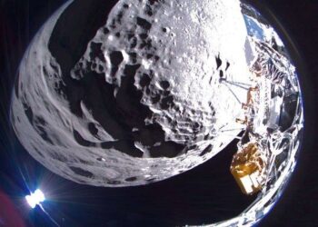 Ay’daki uzay aracından fotoğraf