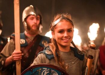 Viking kadınlarıyla tanışın: Ateş festivalinde bir ilk!