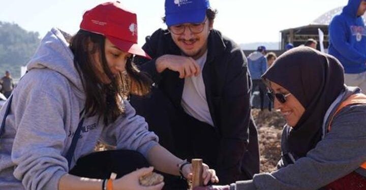 Milas’ta maden sahasında 2 bin fidan dikildi