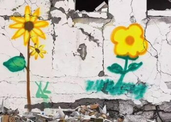 ‘Enkazdaki çiçekler!’ Umudun sembolü oldu!