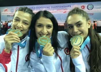Kick boksun “Altın kızları” Dünya Şampiyonası’nı zirvede bitirdi
