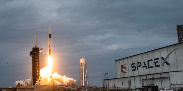 SpaceX, 22 adet Starlink uydusu fırlatmaya hazırlanıyor