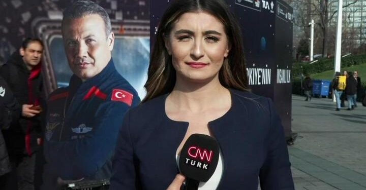 Türkiye’nin uzay yolculuğuna geri sayım… Taksim Meydanı’na uzay çadırı kuruldu