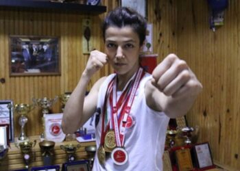 Dünya şampiyonu Emine Arslan madalyasını Mehmetçiğe armağan etti