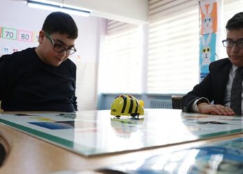 Öğrenciler engellerini robotik kodlama ile aşıyor