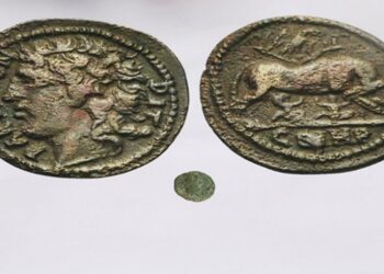 Çanakkale’de bin 800 yıllık Paris resimli sikke bulundu