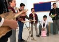 Tahta ve kovadan yaptıkları enstrümanlarla konser veriyorlar