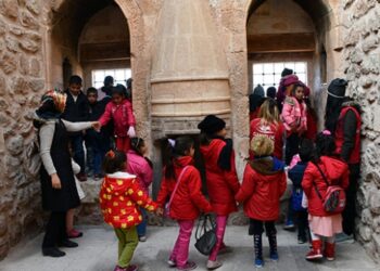 Ağrılı çocuklar ilk defa köy dışına çıkarak tarihi yerleri gezdi