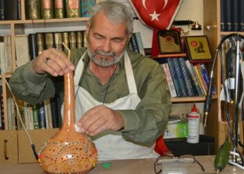 Yetiştirdiği kabakları sanat eserine dönüştürüyor