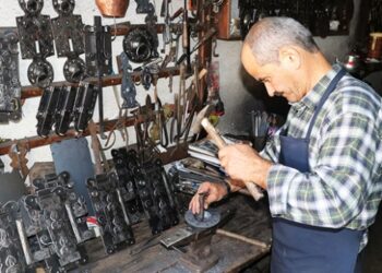 Tarihi konakların çilingir ustası