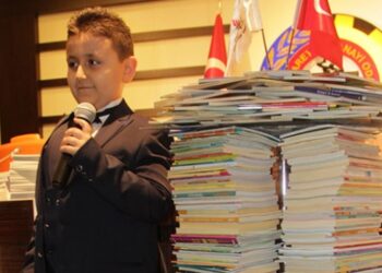 4 ayda bin 53 kitap okuyan 8 yaşındaki çocuk rekor kırdı