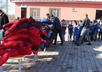 Cafer Ağabey ulaştırdığı yardımlarla 100 bin çocuğun yüzünü güldürdü