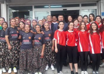 Yörük kızları ile üniversiteli kızların futbol maçı