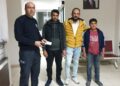 Suriyeli baba ve oğlu, buldukları para dolu cüzdanı polise teslim etti