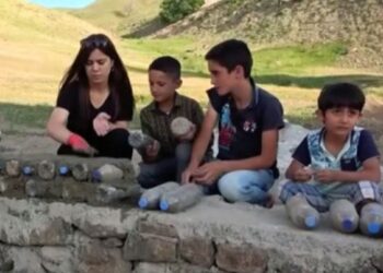 Şişelerle duvar ördüler, ödüle layık görüldüler