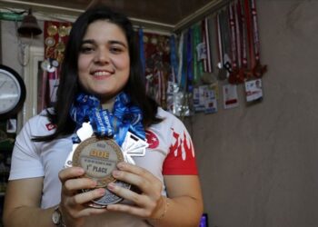 Şampiyon halterci Ayşegül Çakın’ın hedefi olimpiyatlarda zirve