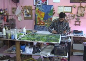 Yıllar önce müzede gördüğü mozaikleri şimdi O yapıyor