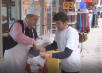 Simitçi Ayhan’dan doğudaki çocuklar için bot kampanyası