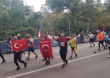 New York Maratonu’nda Türk bayrağını dalgalandırdılar