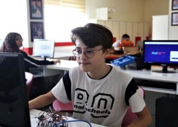 Yarışmalarda aldığı derecelerle hastalığını unutuyor