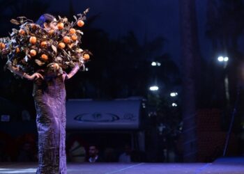 Mersin’de narenciye motifli kıyafetlerden defile