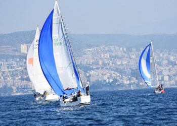 Kuşadası’nda yat yarışı başladı