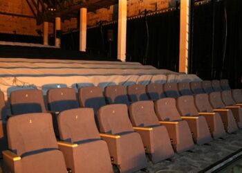 Tarihi kervansarayda tiyatro sahnesi kuruldu