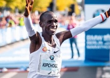 Eliud Kipchoge’den tarihi rekor