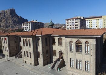 Ünlülerin okulu Afyon Lisesi 125 yıldır eğitim veriyor