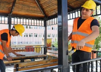 Okulların eksiklerini gidermek için seferber oldular