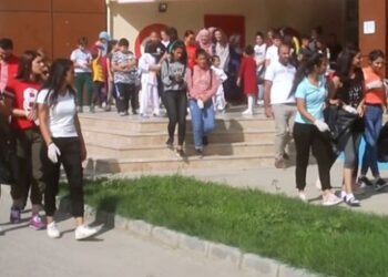 Bir gün boyunca sosyal medyadan uzak durup temizlik yaptılar