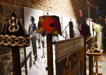 Şehir şehir gezerek Anadolu Selçuklu’yu anlatıyorlar