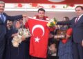 Dünya şampiyonu Kayaalp memleketinde coşkuyla karşılandı