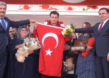 Dünya şampiyonu Kayaalp memleketinde coşkuyla karşılandı