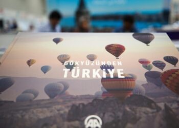 Gökyüzünden Türkiye 3 dilde okuyucuyla buluşmaya hazırlanıyor