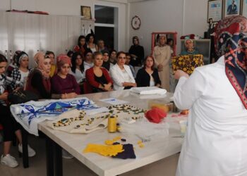 Ustalar bilgi ve becerilerini gelecek nesillere aktarıyor