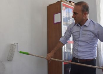 Köy okulunun fedakar öğretmeni öğrenciler için seferber oldu