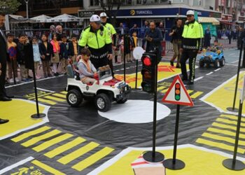 Mobil Trafik Eğitim Tırı’nın ilk durağı Bolu