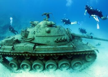 Akdeniz’in derinliklerindeki tank ilgi görüyor