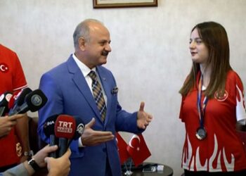 Sümeyye memleketinde coşkuyla karşılandı