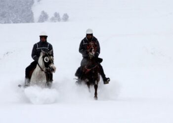 Kışın zorlu koşullarına kesintisiz elektrik için çalışıyorlar