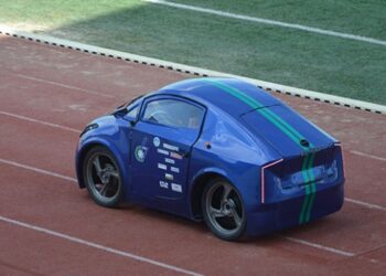 Üniversite öğrencilerinden elektrikli otomobil