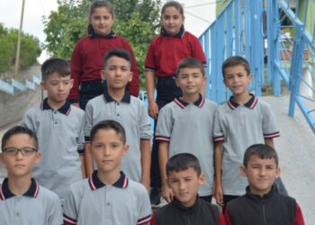 6 tek yumurta ikizi aynı sınıfa düştü