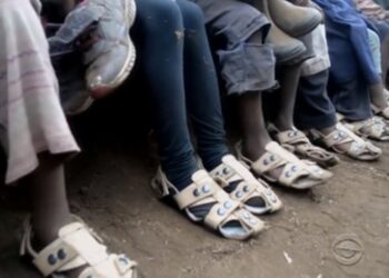 Afrikalı yoksul çocuklar ayakkabısız kalmayacak