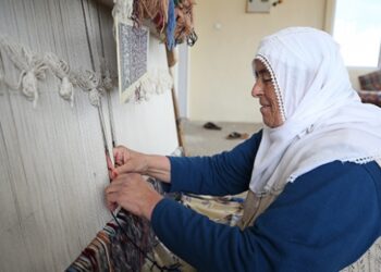 Halı tezgahında geçen 61 yıl