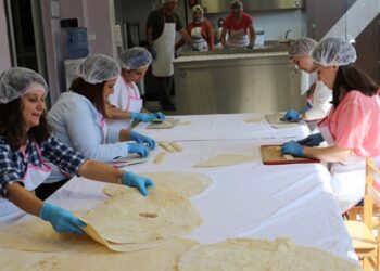 Öğretmenler minik öğrencileri için mutfağa girdi