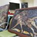 Cam parçaları onun ellerinde sanat eserine dönüşüyor