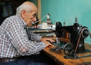 Torosların söküğünü 60 yıllık terzi dikiyor