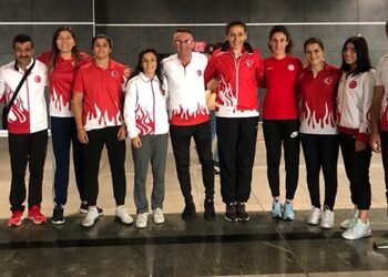 Kadın milli boksörler gözünü madalyaya dikti