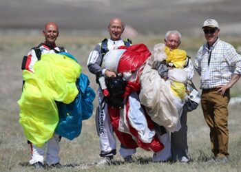 Delianlılar Paraşüt Takımı 44 yıldır atlayış yapıyor